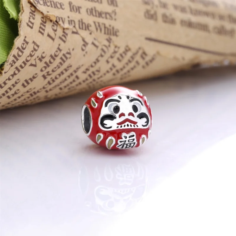 (obrázek pro) PANDORA Červený Daruma Panenka Přívěšek - 798920C01 - Zobrazit 2