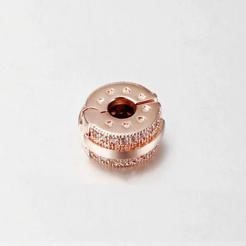 (obrázek pro) PANDORA Sparkling Pavé Lines & Logo Spona Přívěšek - 789042C01 - Zobrazit 3