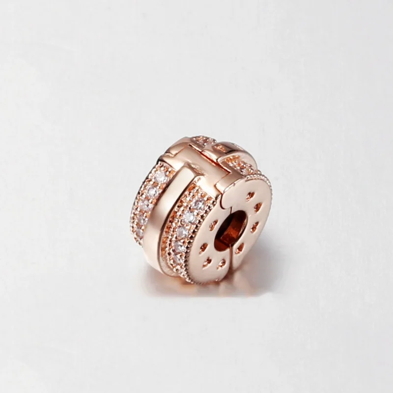 (obrázek pro) PANDORA Sparkling Pavé Lines & Logo Spona Přívěšek - 789042C01 - Zobrazit 4