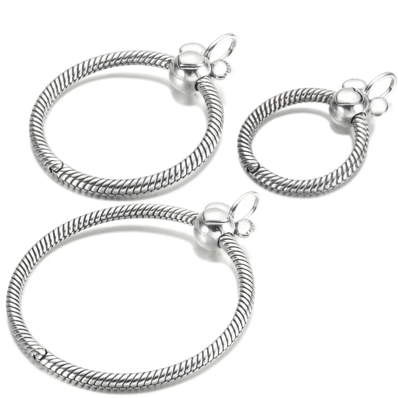 (obrázek pro) PANDORA Náhrdelníkový přívěsek Disney Mickey Mouse O Pendant - 390076C00 - Zobrazit 2