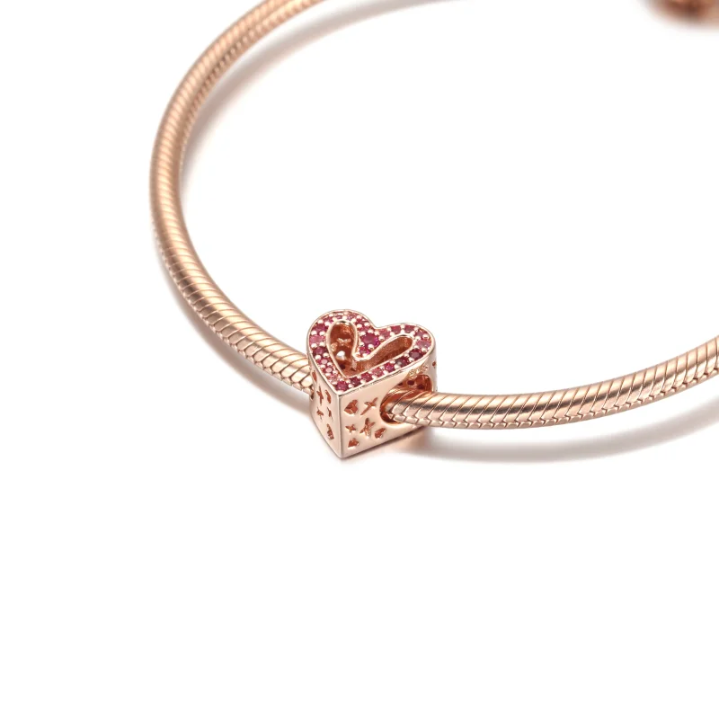 (obrázek pro) PANDORA Přívěsek třpytivé rubínově červené růžové srdce od ruky - 788692C02 - Zobrazit 5