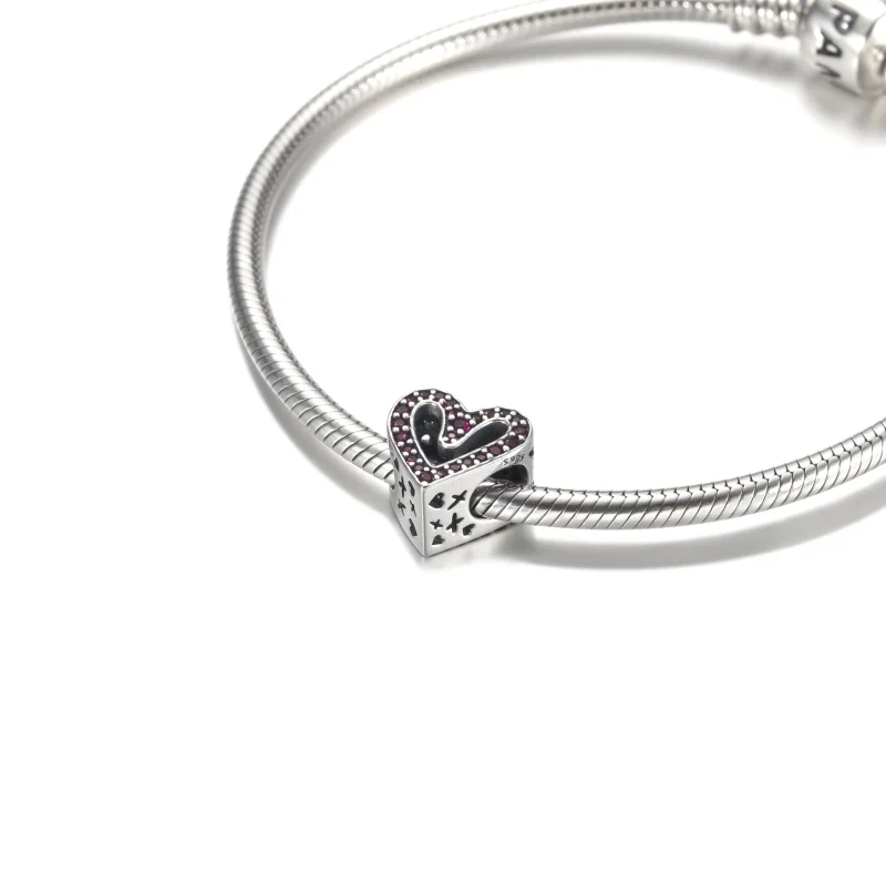 (obrázek pro) PANDORA Přívěsek Třpytivé rubínově červené srdce od ruky - 798692C02 - Zobrazit 5