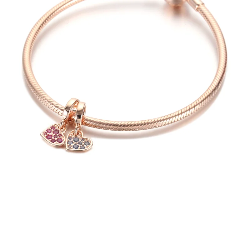 (obrázek pro) PANDORA Visací přívěsek Nakloněné, světle modré pavé srdce - 789404C01 - Zobrazit 3