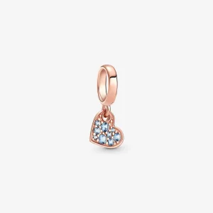 (obrázek pro) PANDORA Visací přívěsek Nakloněné, světle modré pavé srdce - 789404C01
