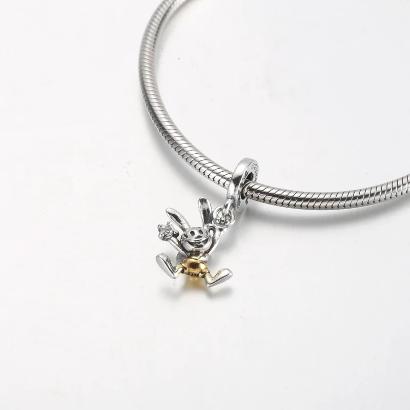(obrázek pro) PANDORA Disney 100. výročí Oswald Dangle Charm - 792519C01 - Zobrazit 8