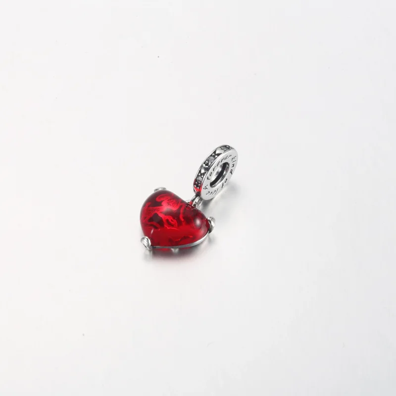 (obrázek pro) PANDORA Disney Mickey & Minnie Mouse Kiss červený přívěsek s visícím okem ze skl - Zobrazit 5