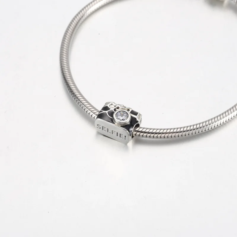 (obrázek pro) PANDORA Marvel Spider-Man Kamera Selfie Charm - 792352C01 - Zobrazit 8