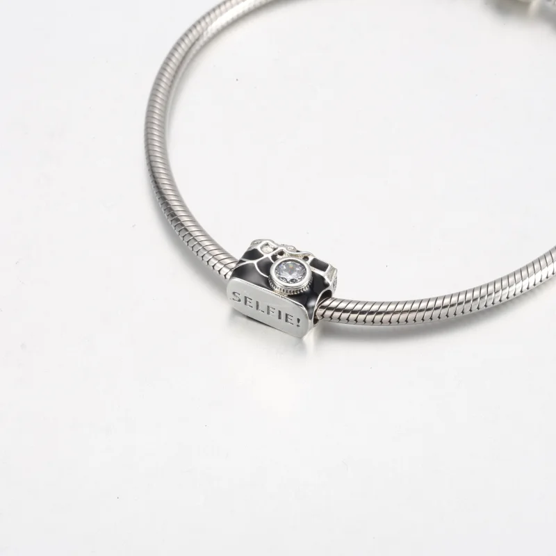 (obrázek pro) PANDORA Marvel Spider-Man Kamera Selfie Charm - 792352C01 - Zobrazit 12