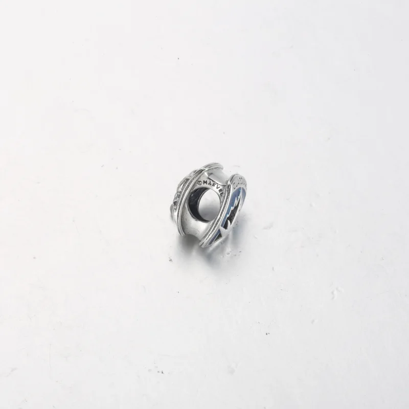 (obrázek pro) PANDORA Marvel Strážci Galaxie Rocket Raccoon & Groot Emblem Charm - 792565C01 - Zobrazit 7