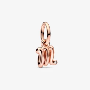 (obrázek pro) PANDORA Písmeno M Script Abecední Dangle Charm - 782474C01