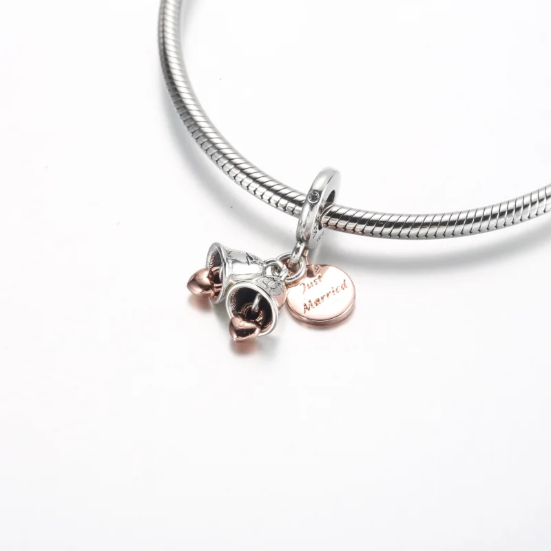 (obrázek pro) Pandora Dvojbarvité Svatební Zvony Double Dangle Charm - 782592C01 - Zobrazit 4