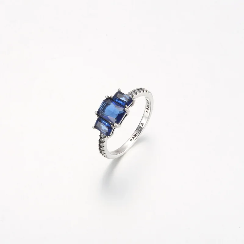 (obrázek pro) Pandora Blue obdélníkový tříkamenný jiskřivý prsten - 192389C01 - Zobrazit 2