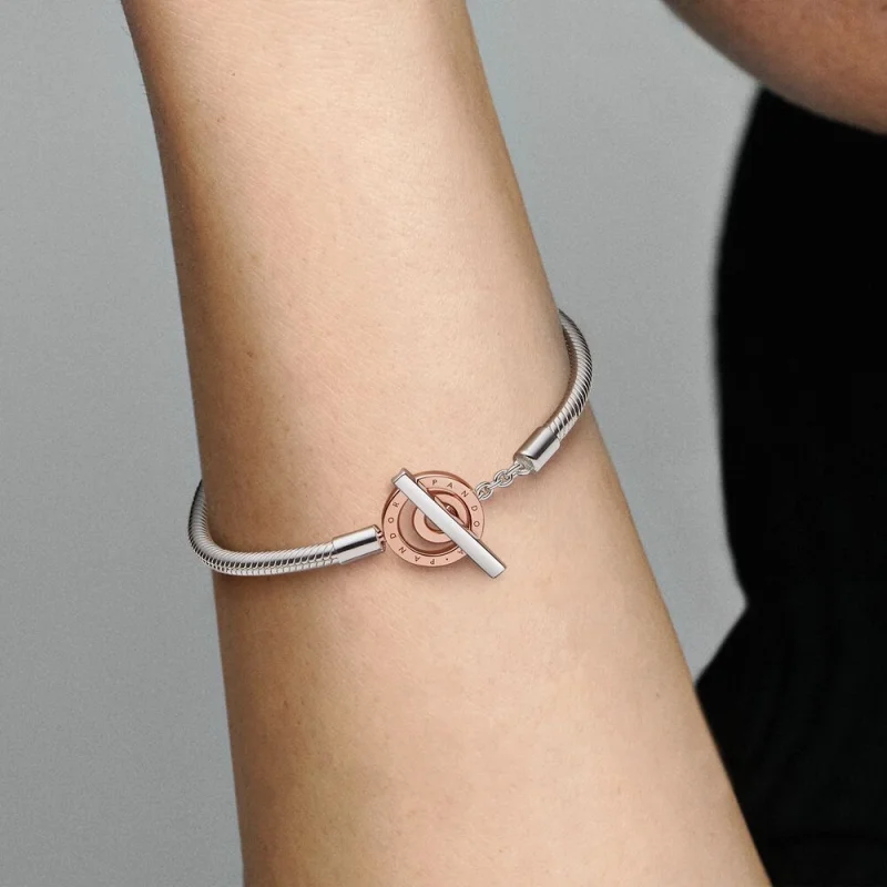 (obrázek pro) Pandora Moments Dvoubarevný náramek s logem T-Bar Snake Chain - 582309C00 - Zobrazit 8