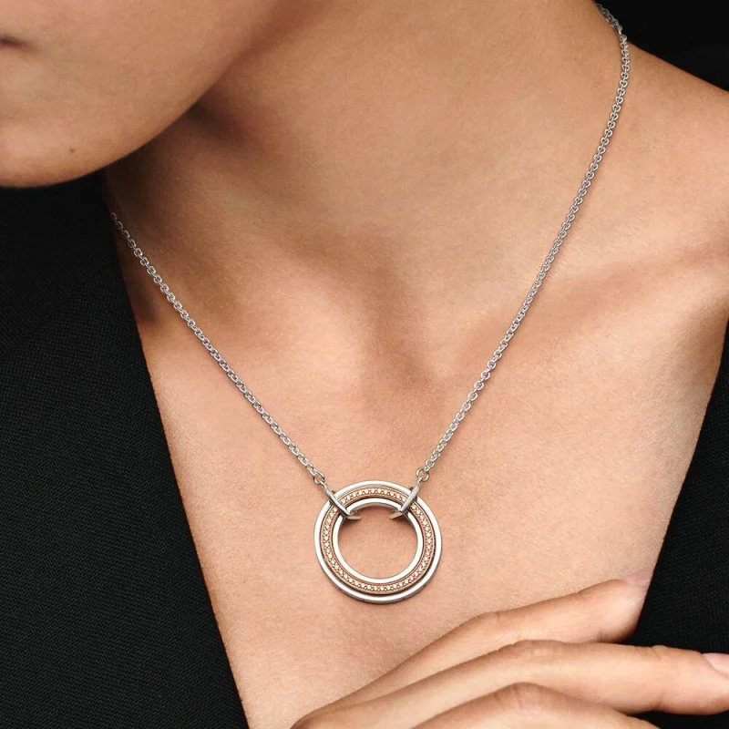 (obrázek pro) Pandora Signature dvoubarevné logo a náhrdelník Pavé - 382772C01 - Zobrazit 2