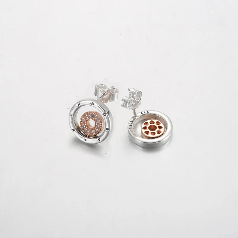 (obrázek pro) Pandora Signature dvoubarevné logo kruhové náušnice - 282314C01 - Zobrazit 3