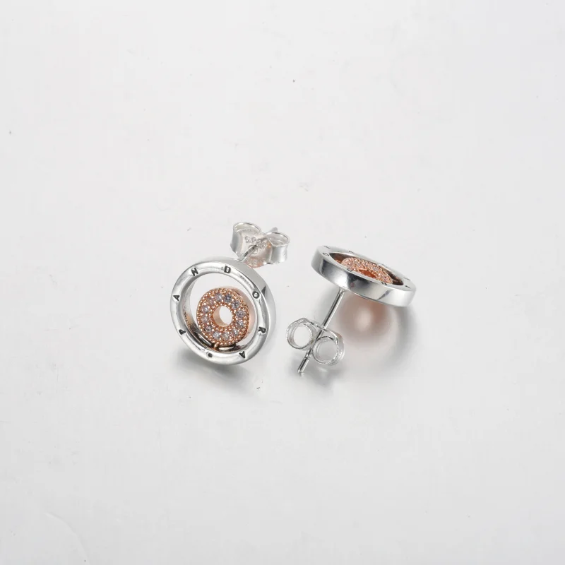 (obrázek pro) Pandora Signature dvoubarevné logo kruhové náušnice - 282314C01 - Zobrazit 4