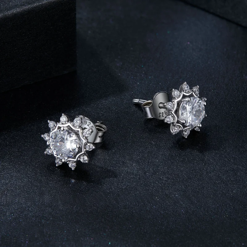 (obrázek pro) PANDORA Style Brilliant Beauty 0,5ct moissanitové náušnice (dva certifikáty) – M - Zobrazit 3