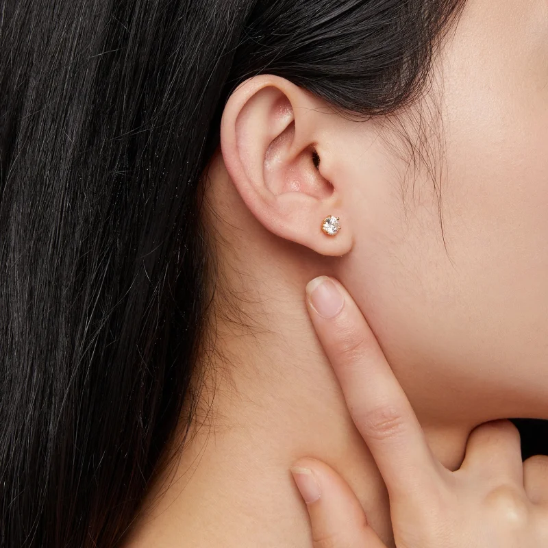 (obrázek pro) Pandora styl pozlacené 0,5 karátové zářivé náušnice se šesti drápy s moissanitem - Zobrazit 6