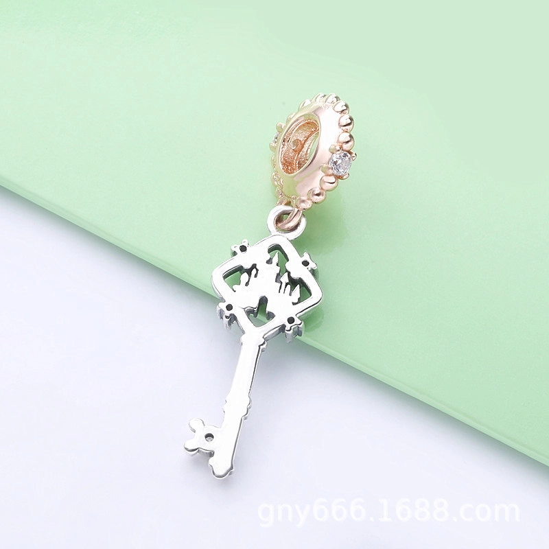 (obrázek pro) PANDORA Rose Gold Visací přívěsek Disney Parky Klíč 788226CZ - Zobrazit 3